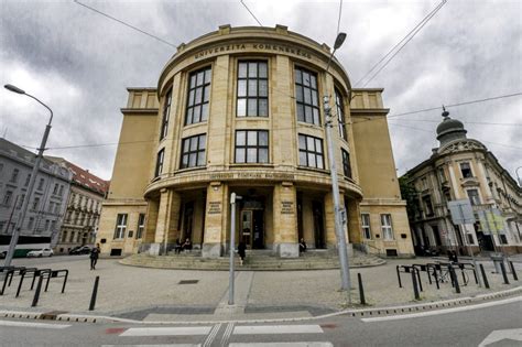 Filozofická fakulta UK v Bratislave .